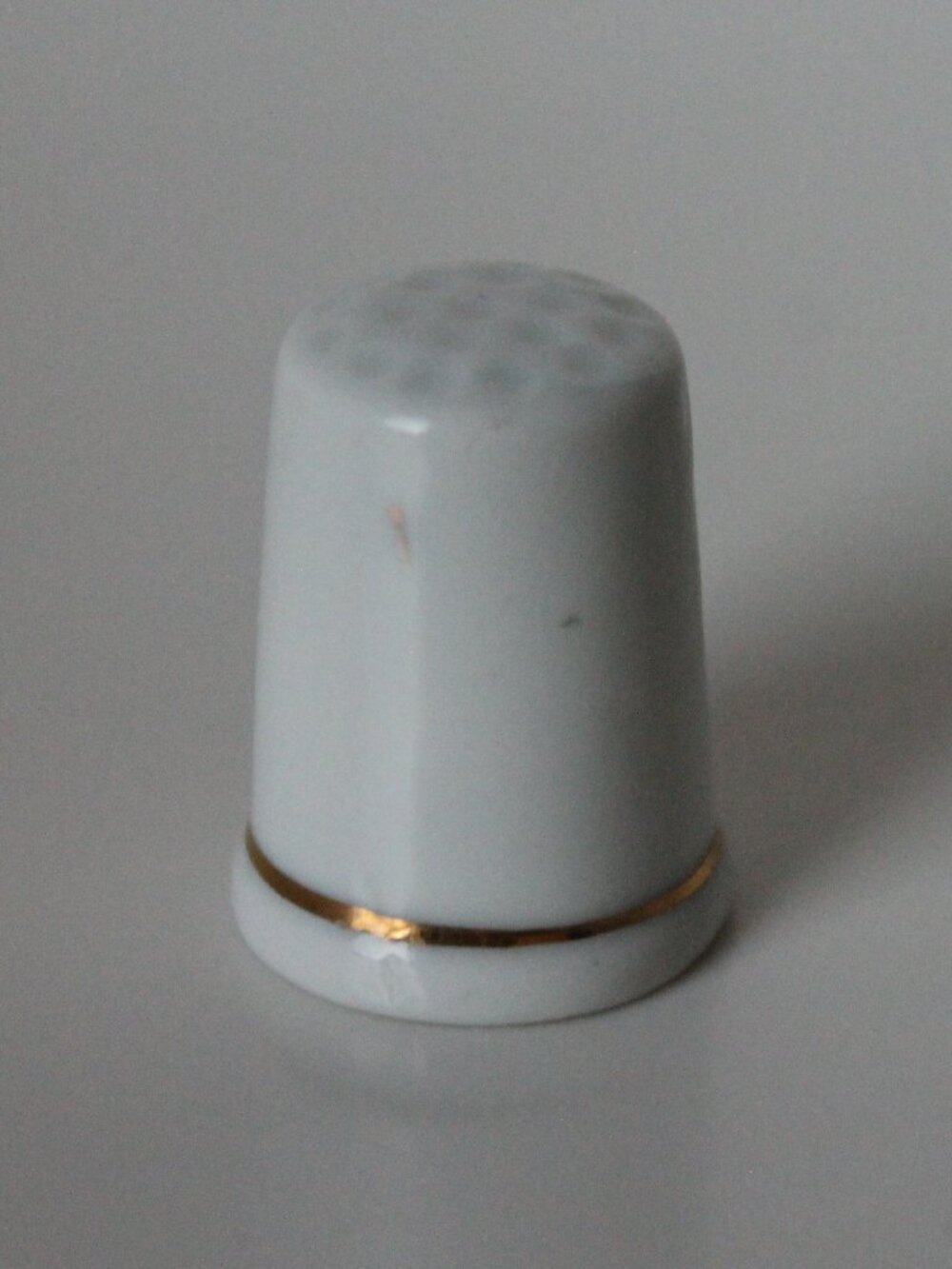 Porcelain Thimble with Roses - Picture 4 of 8